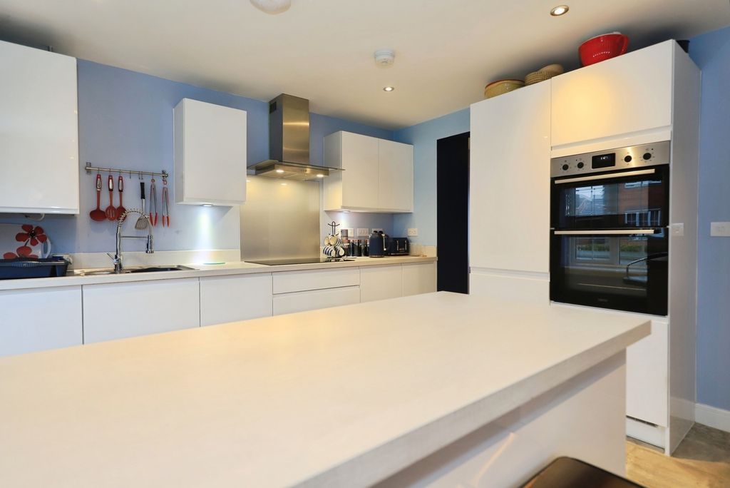 Property photo 3 of 25 Pbox-Img.Jpg