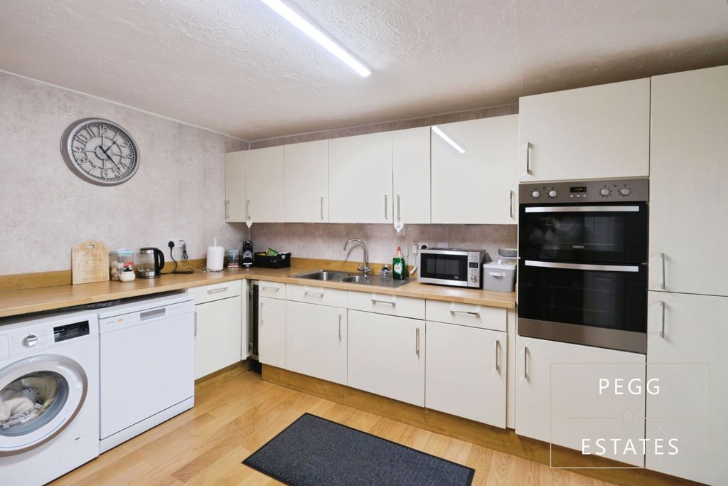 Property photo 3 of 30