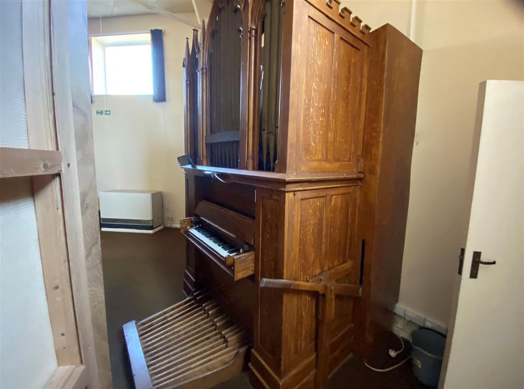 Property photo 2 of 10 Church Organ.Jpg