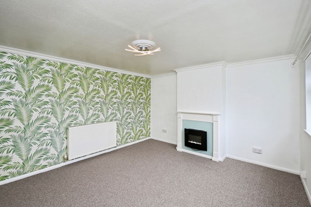 Property photo 2 of 16 Lounge