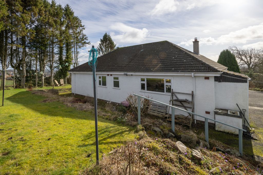 Property photo 2 of 42