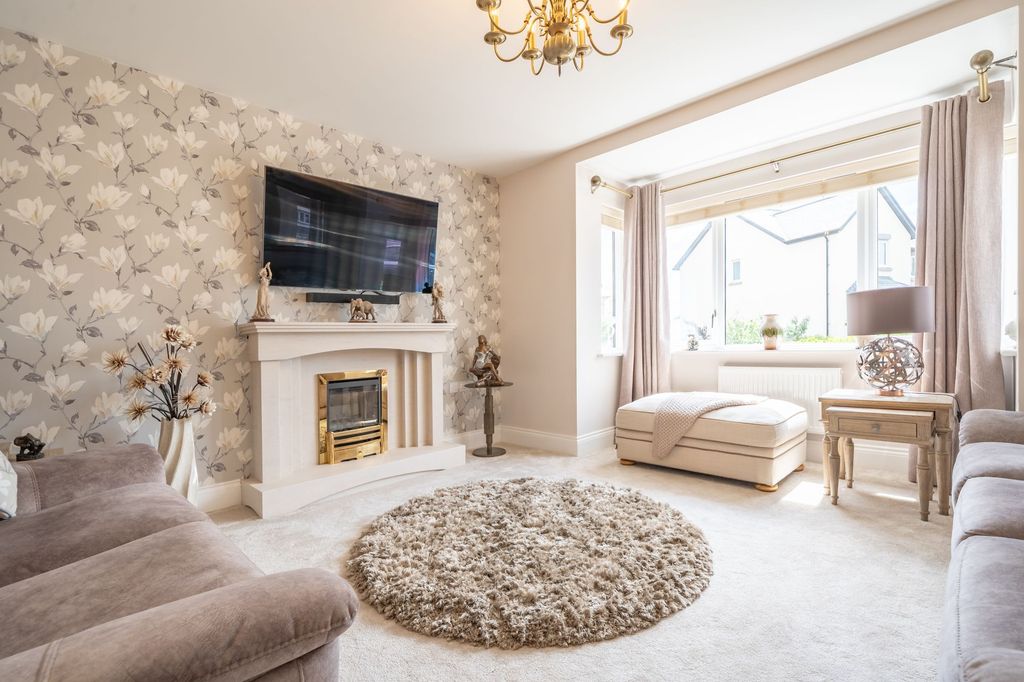 Property photo 2 of 40