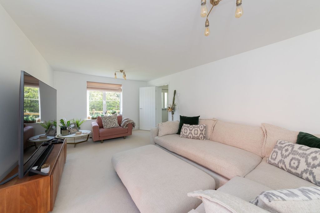 Property photo 2 of 21