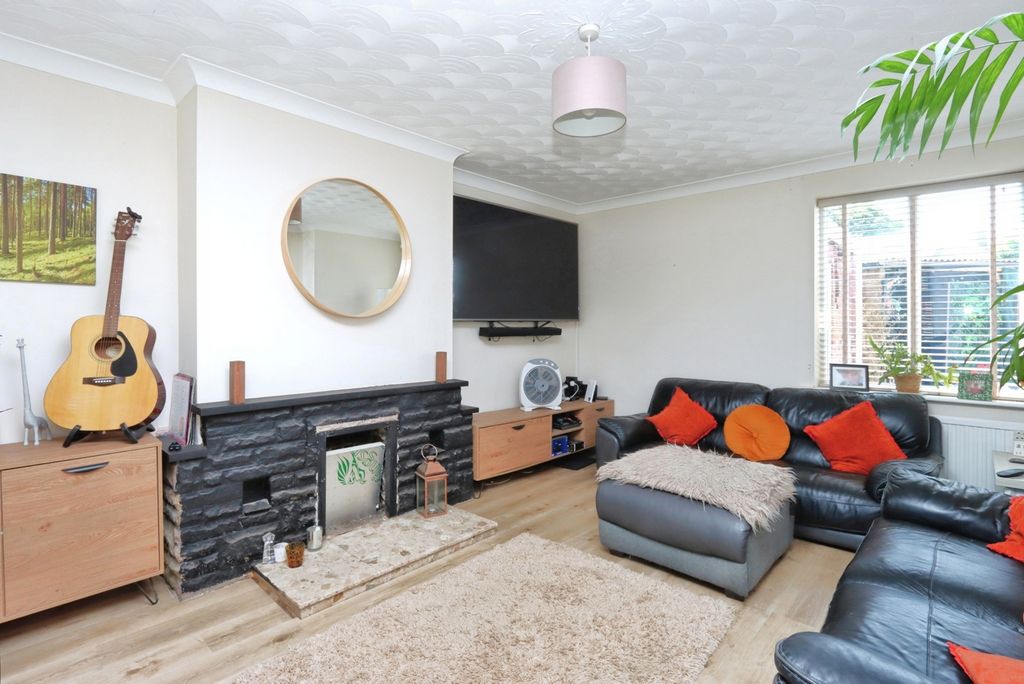 Property photo 2 of 20 Pbox-Img.Jpg