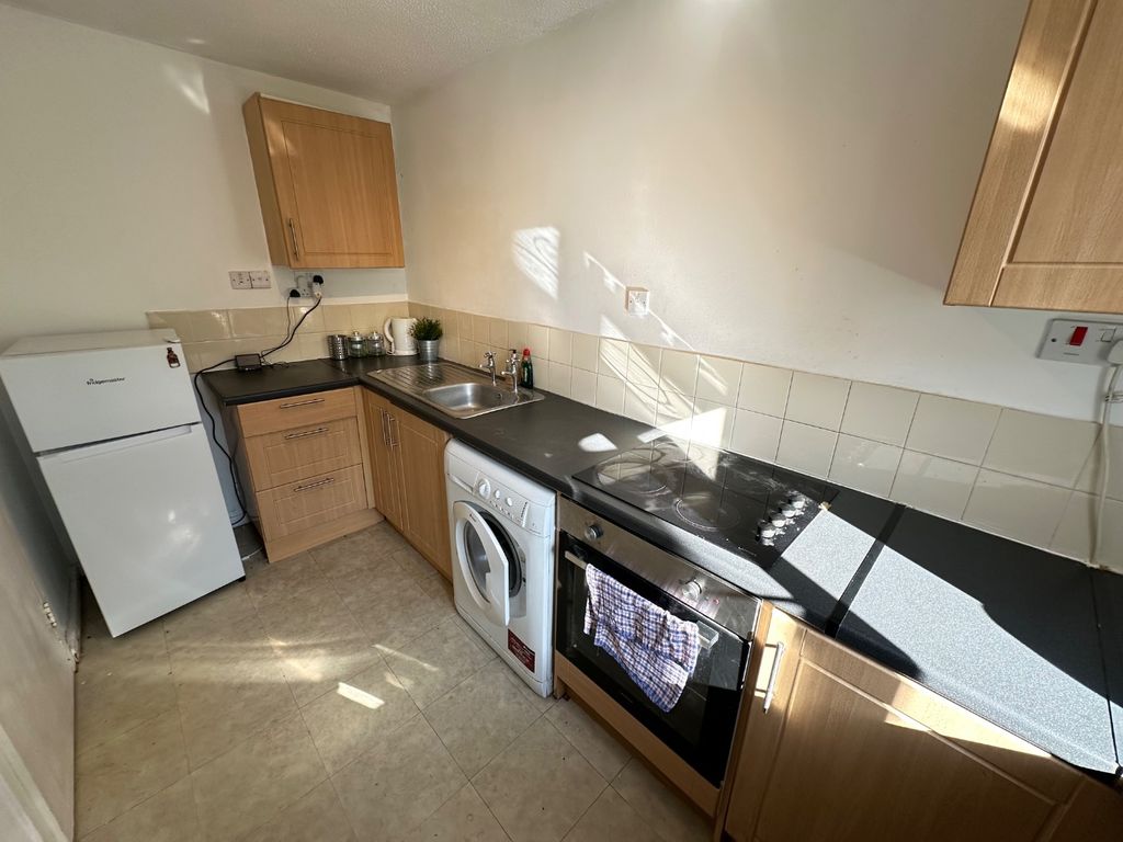 Property photo 3 of 6 4564803