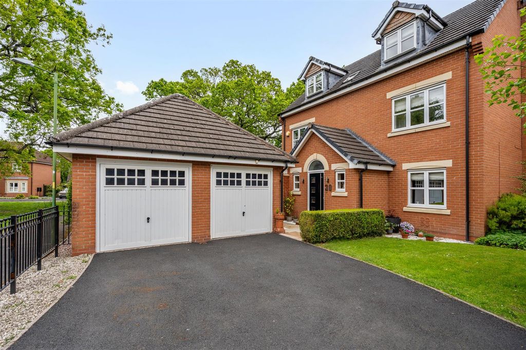 Property photo 1 of 19 30 Tutnall Drive_22.Jpg
