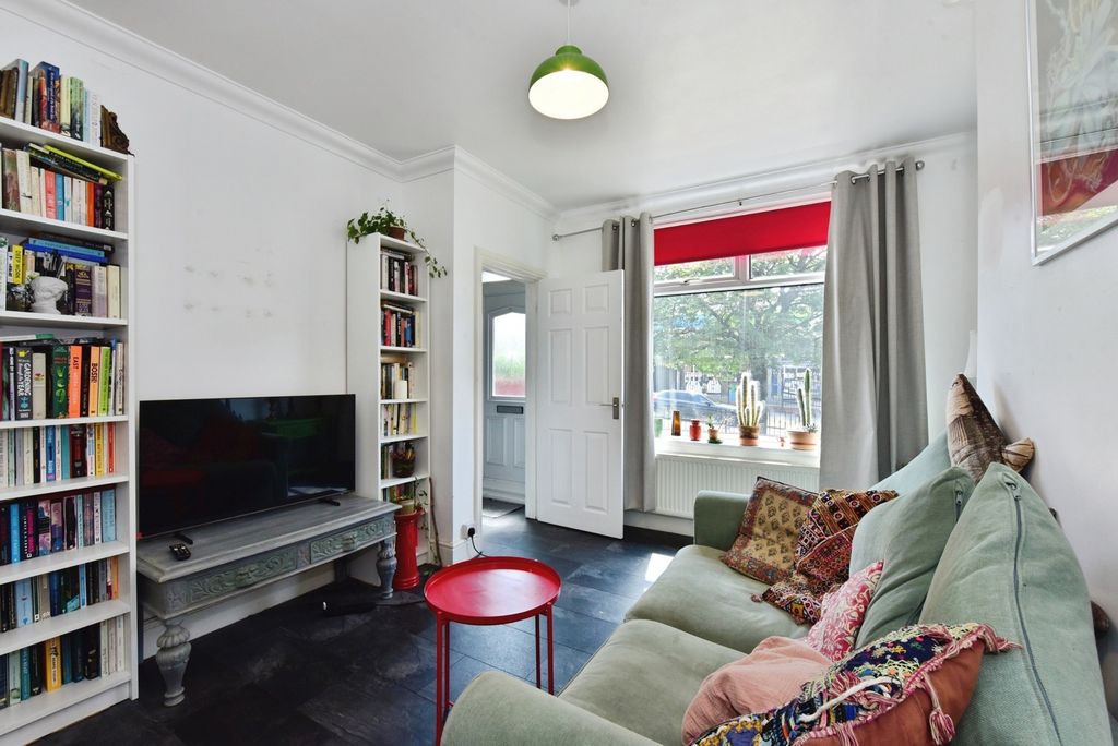 Property photo 3 of 16 Pbox-Img.Jpg