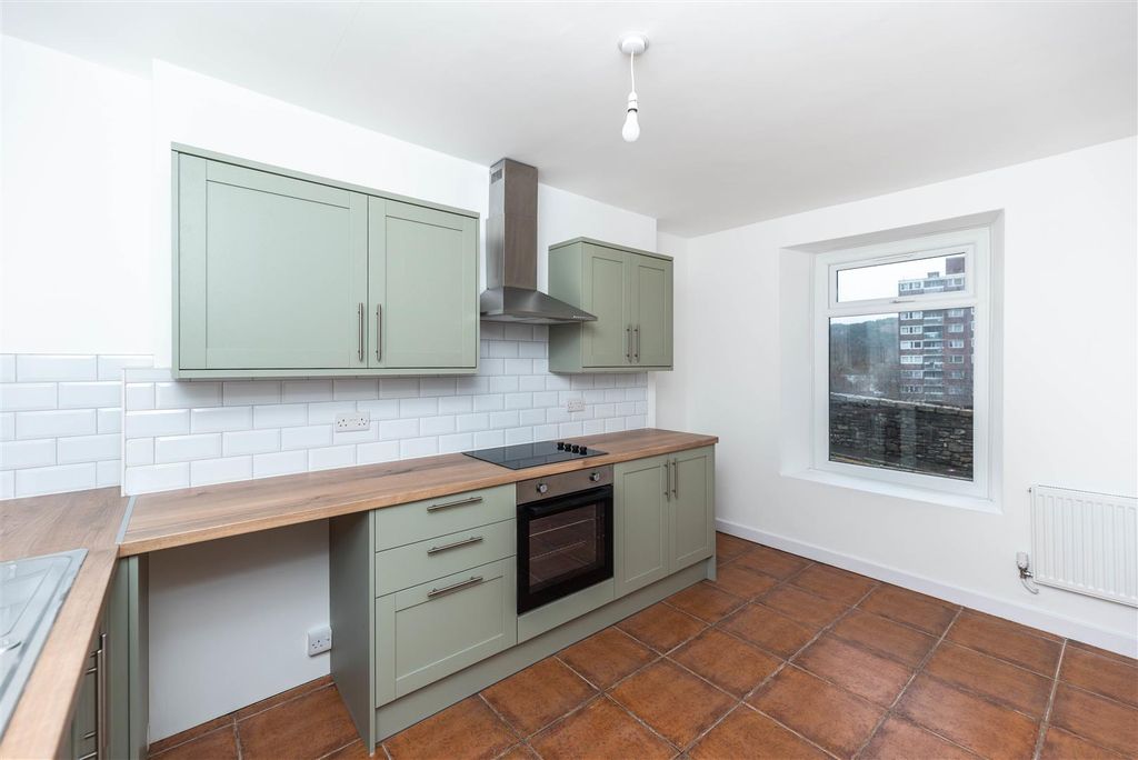 Property photo 2 of 14 Kitchen/Dining Room