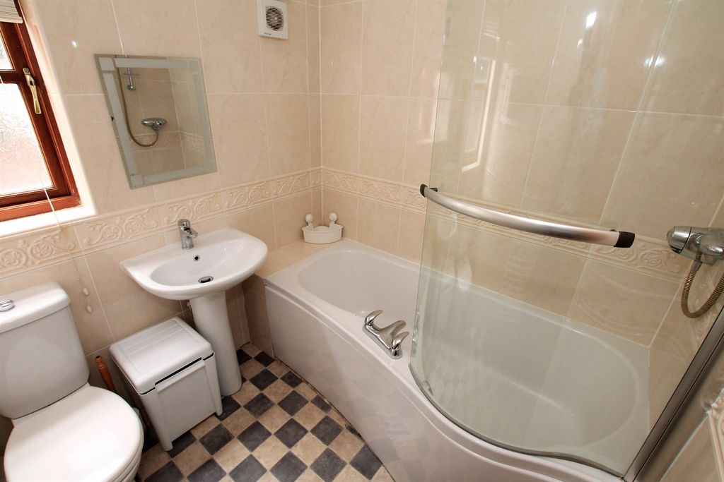 Property photo 3 of 7 Bathroom