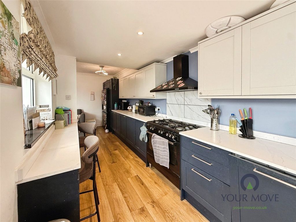 Property photo 3 of 20 Kitchen