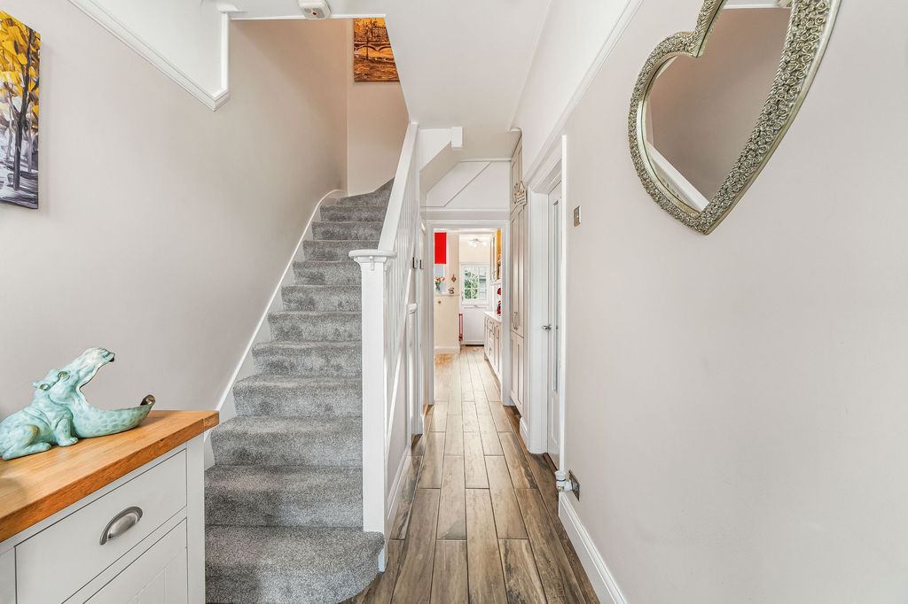 Property photo 2 of 25