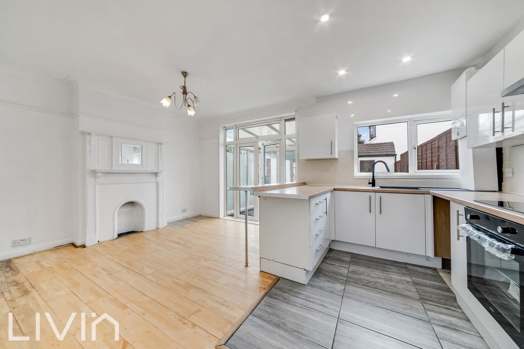Property photo 3 of 12 5