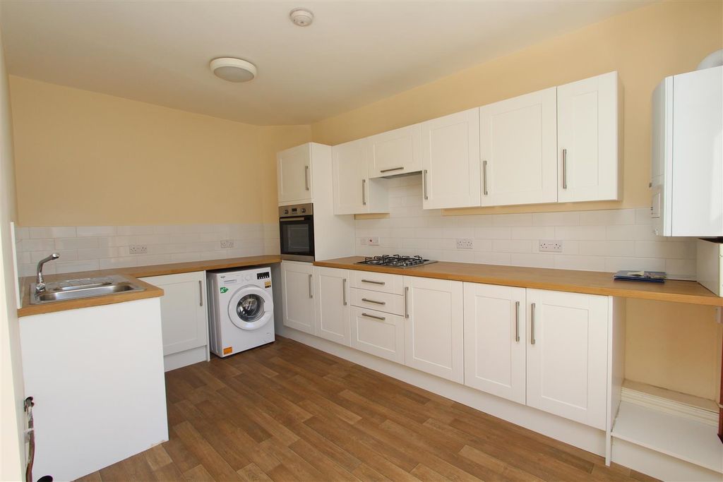 Property photo 1 of 10 Kitchen