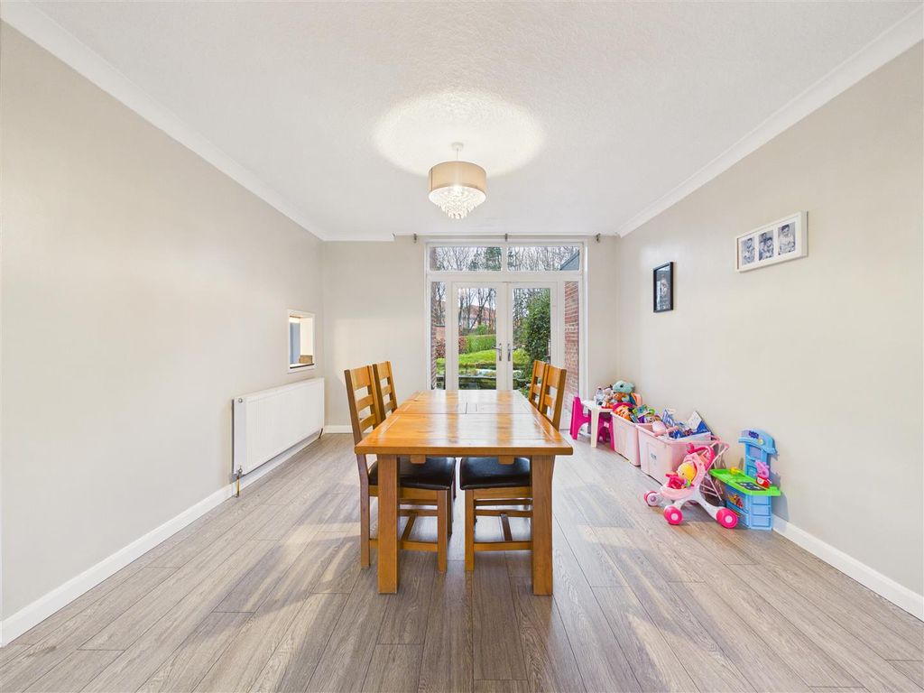 Property photo 3 of 17 Cam05193G0-Pr0102-Still003.Jpg