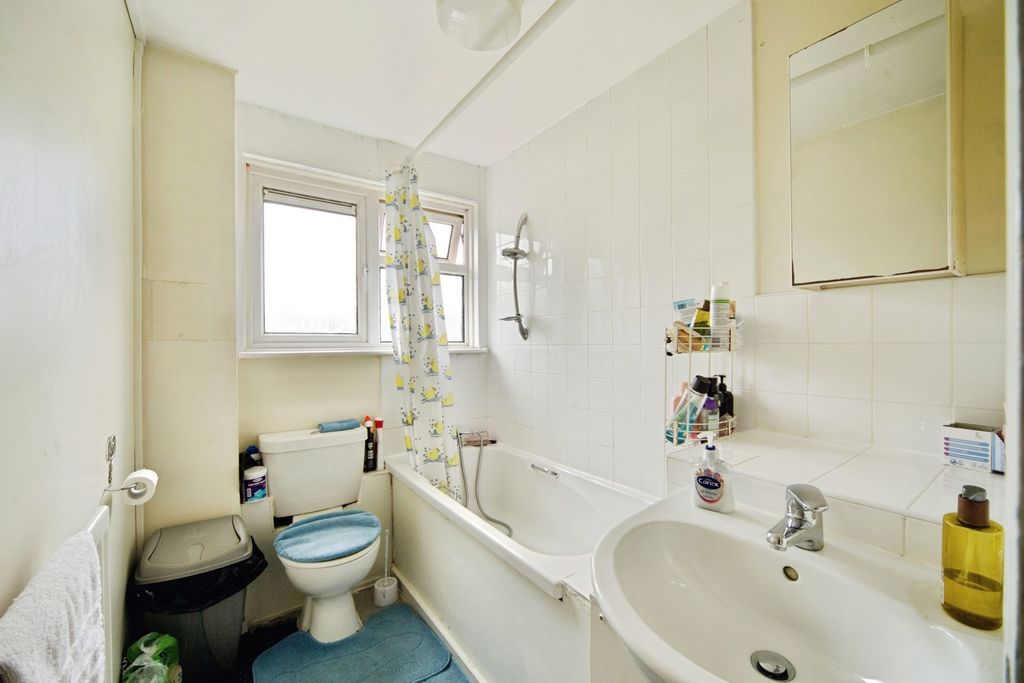 Property photo 3 of 11