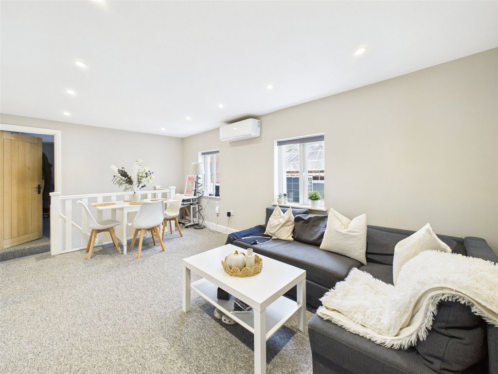 Property photo 3 of 12 Picture No. 17