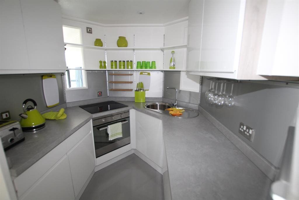 Property photo 2 of 6 Kitchen