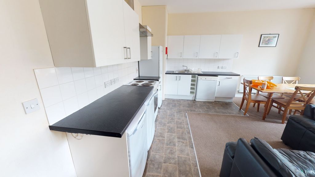 Property photo 2 of 11 F1-St-Pauls-Road-070