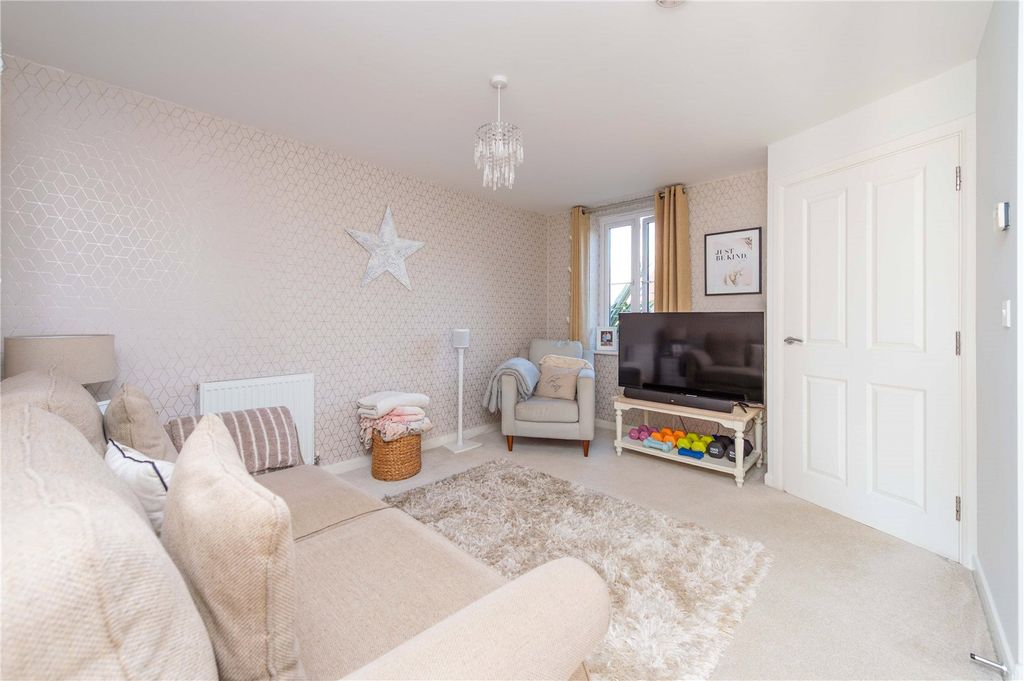 Property photo 2 of 34 Picture No. 14