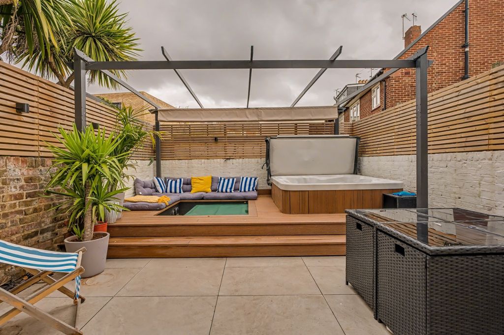 Property photo 1 of 15 4627711