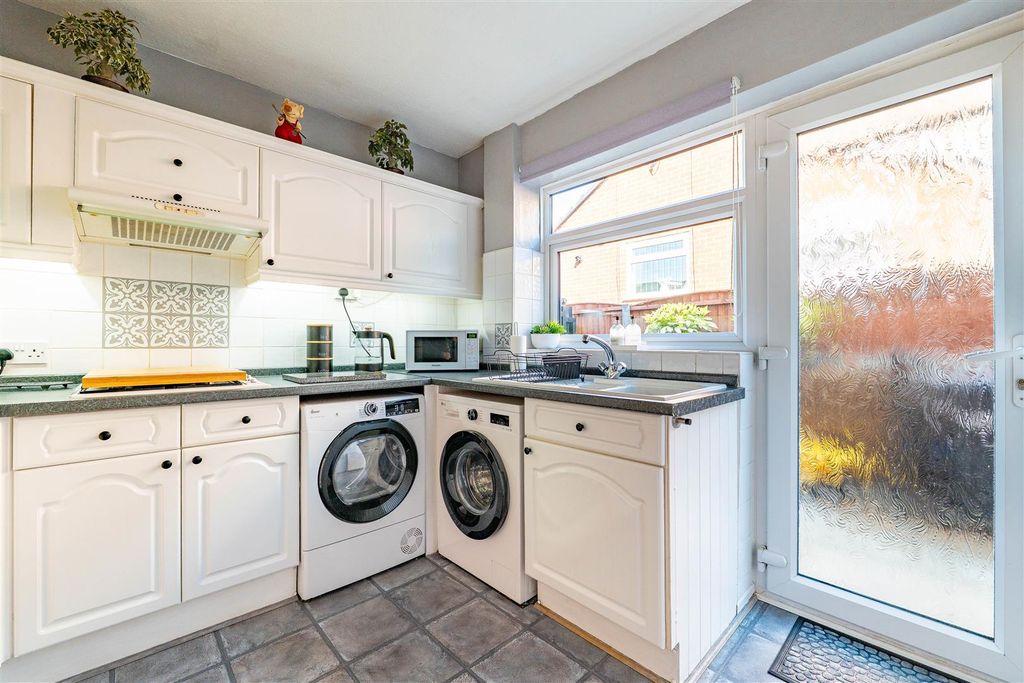 Property photo 3 of 37 Kitchen