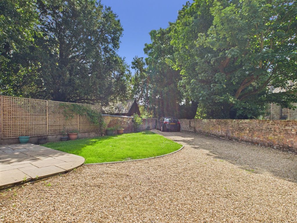Property photo 2 of 21