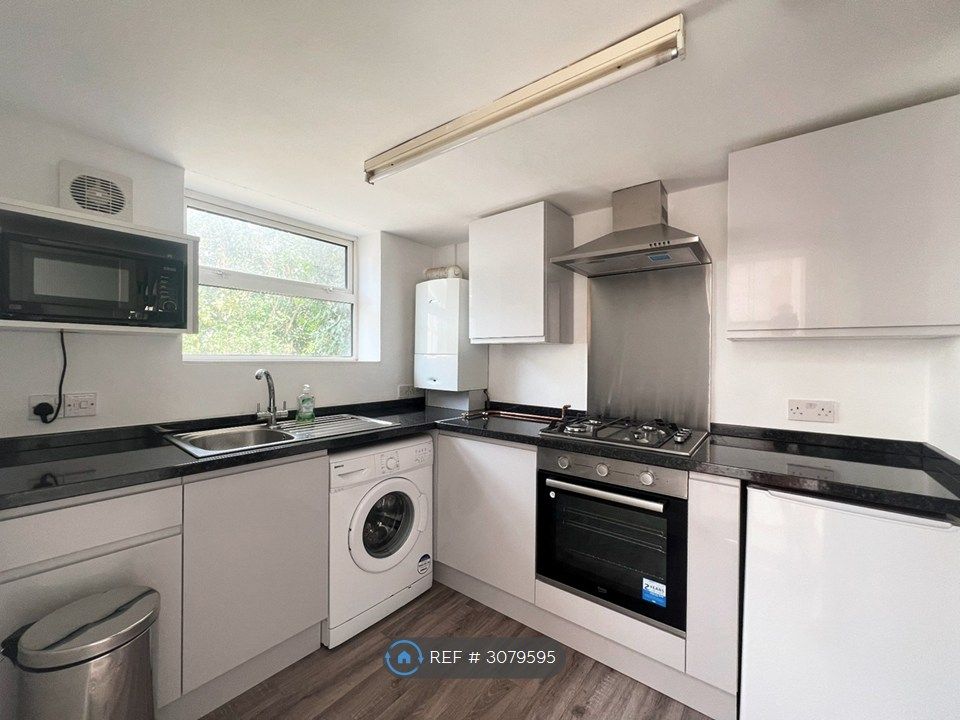 Property photo 3 of 10 Kitchen