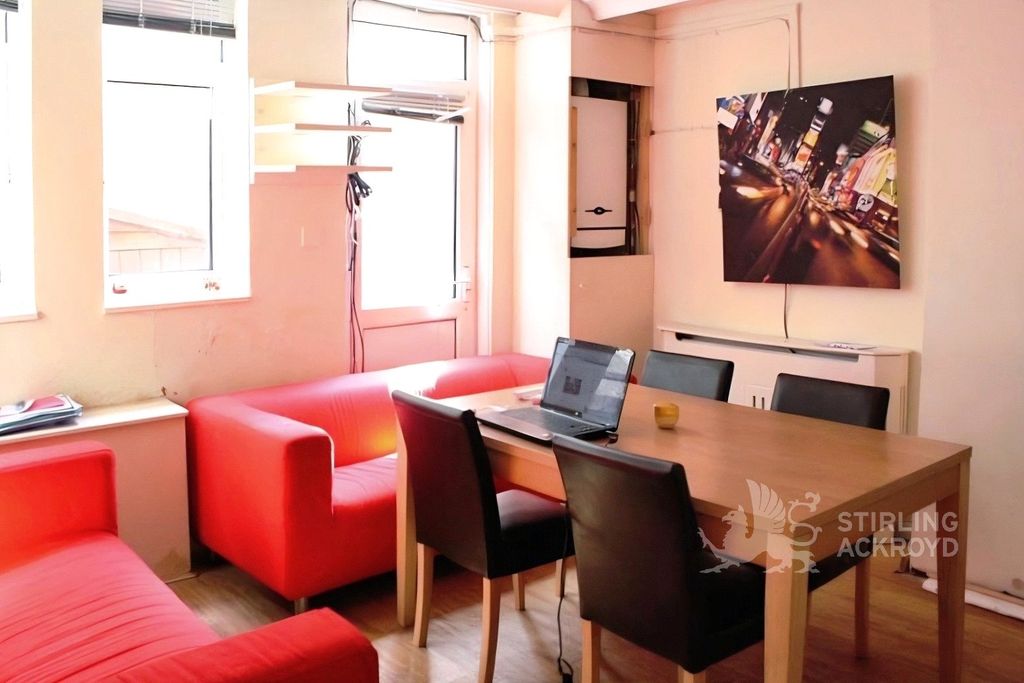 Property photo 3 of 9 Living Room