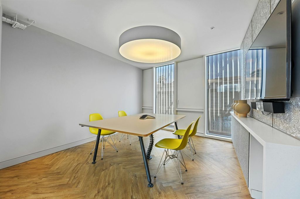 Property photo 2 of 17 Olbc141Curtainroad1.Jpg