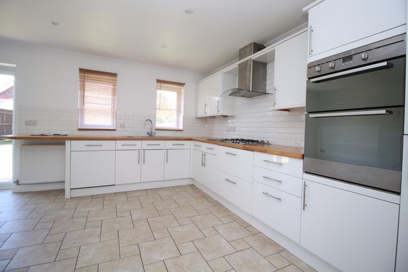 Property photo 3 of 17 Kitchen