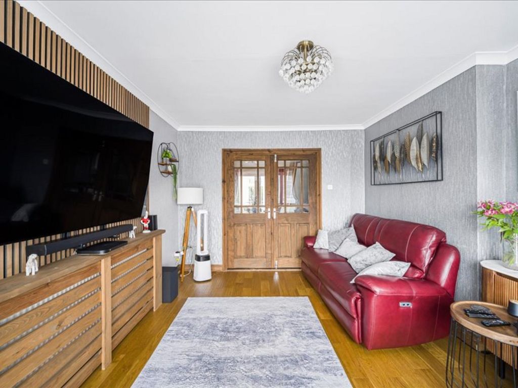 Property photo 3 of 27