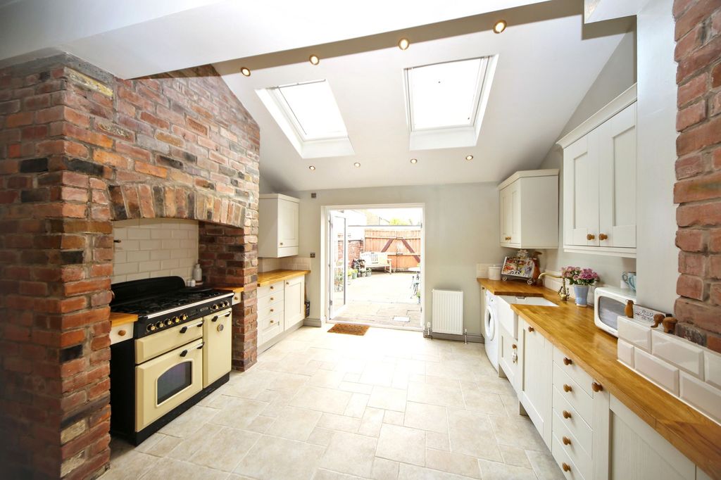 Property photo 2 of 21