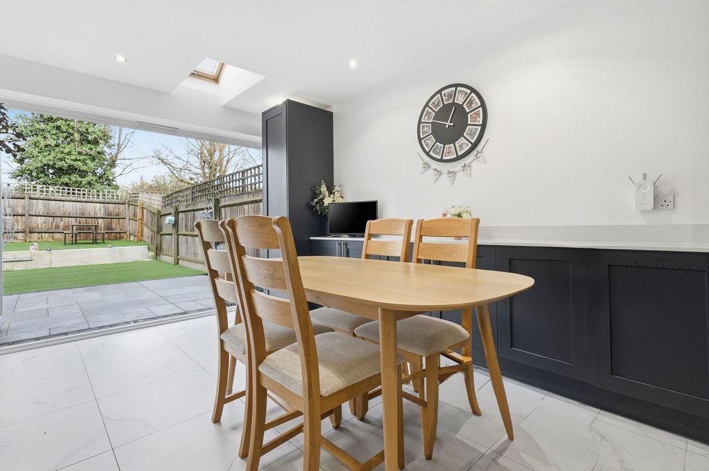 Property photo 3 of 26