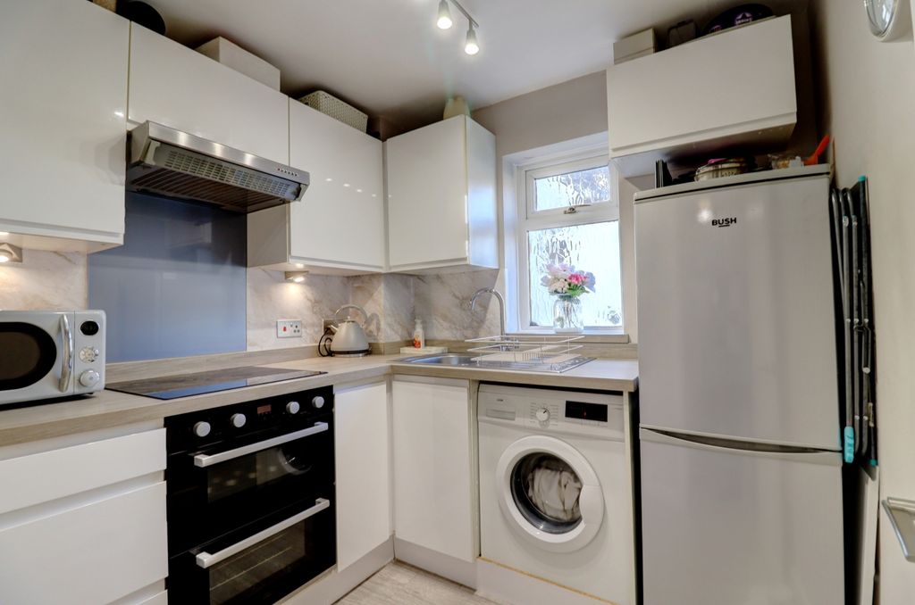 Property photo 3 of 8 Picture No. 05