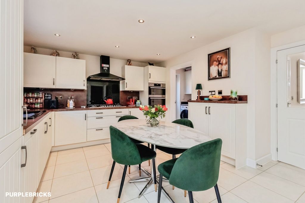 Property photo 3 of 43 Kitchen/Breakfast
