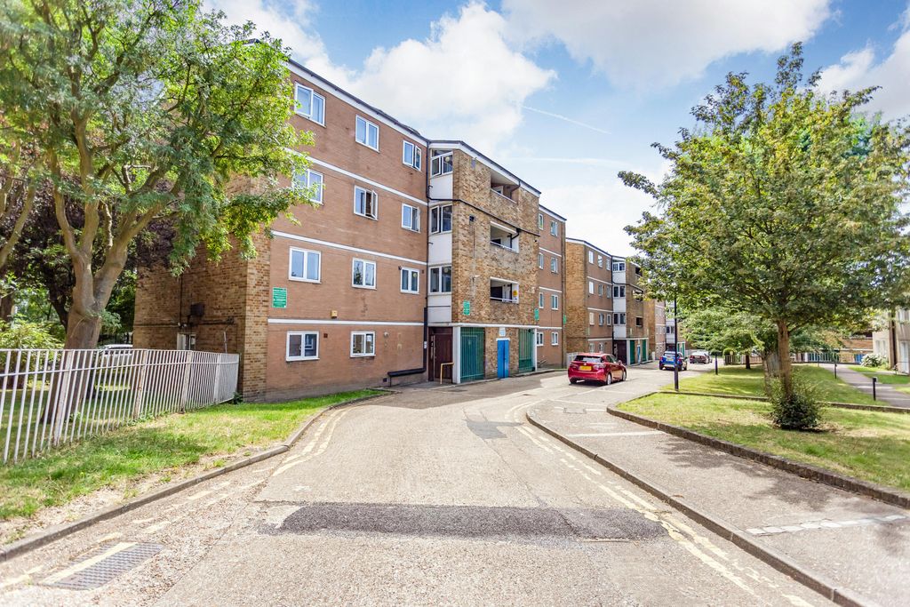 Property photo 1 of 6 2307201917_Chrc_11 Abingdon Close Camden Square _Nw1 9Up_017.Jpg