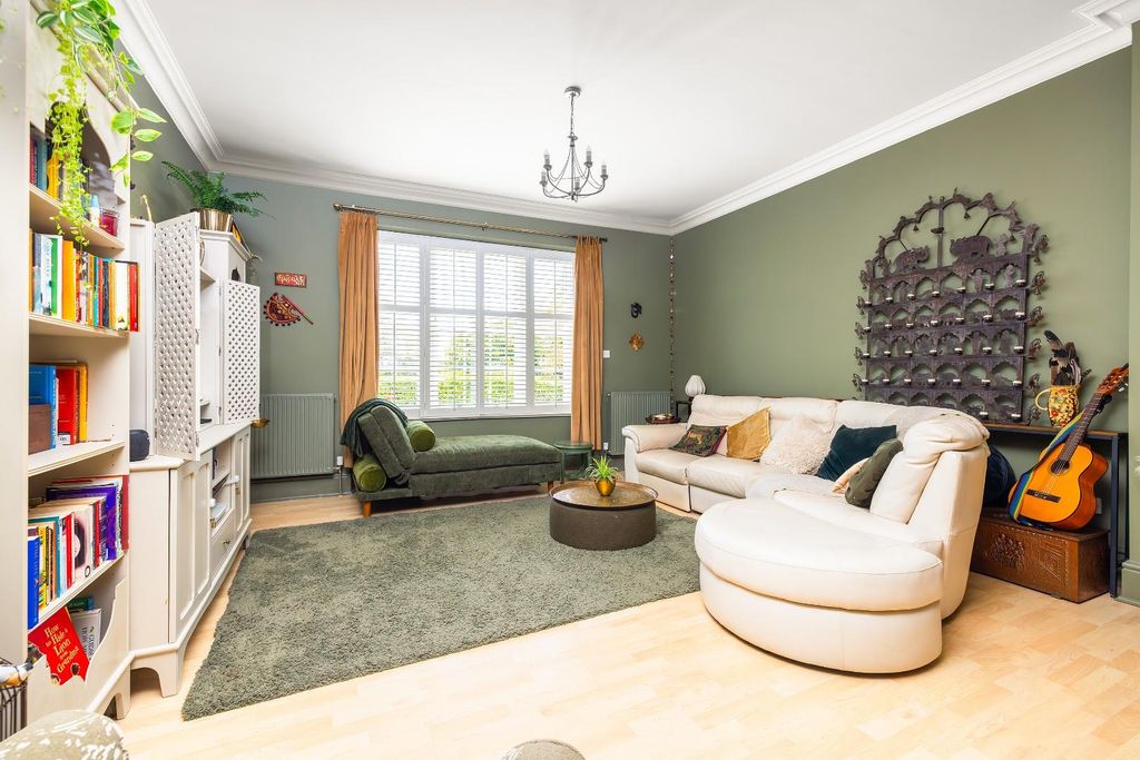 Property photo 3 of 18 Char8079.Jpg