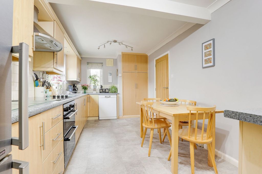 Property photo 3 of 27