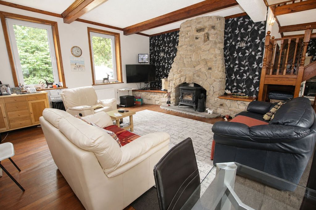Property photo 2 of 35