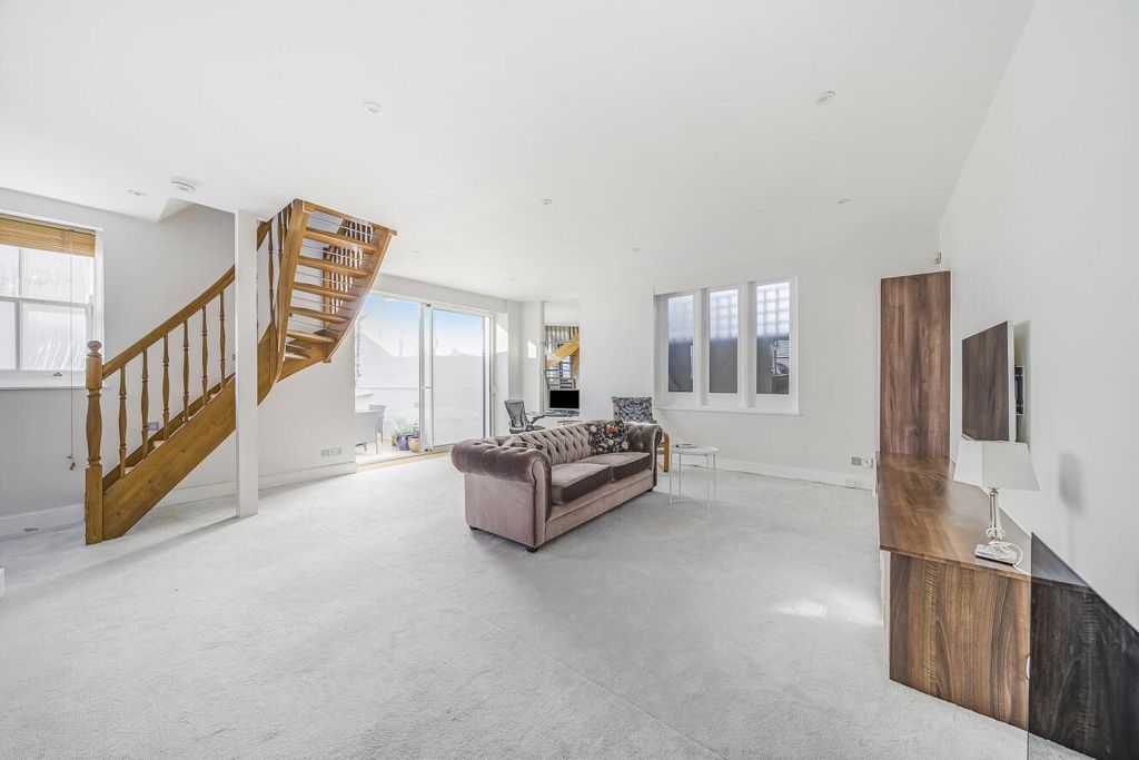 Property photo 3 of 9 Picture 3