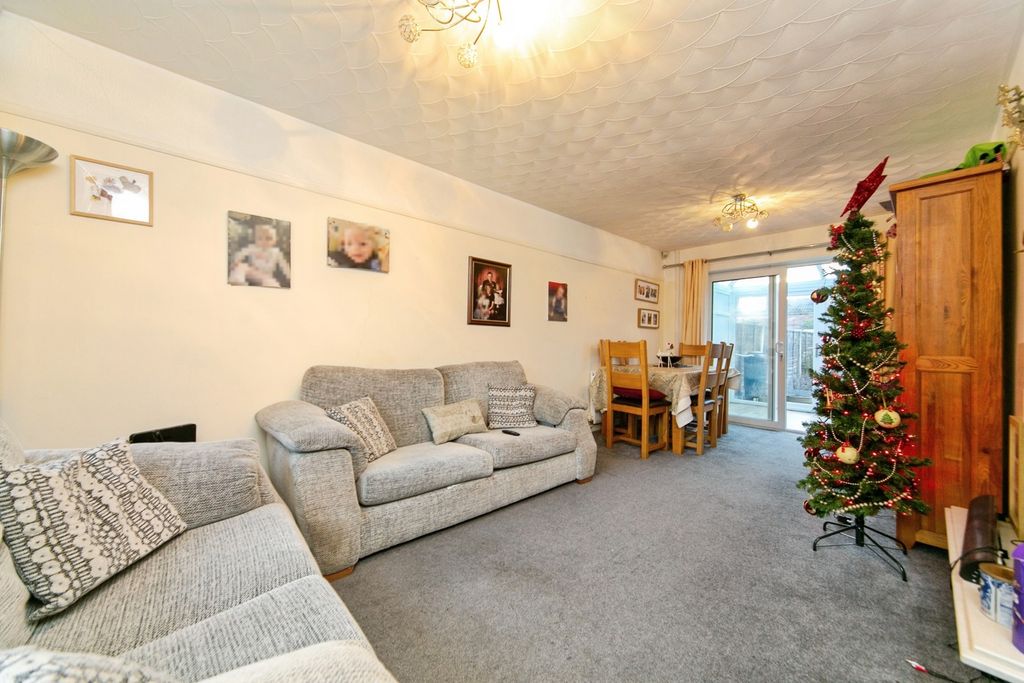 Property photo 2 of 23 Lounge