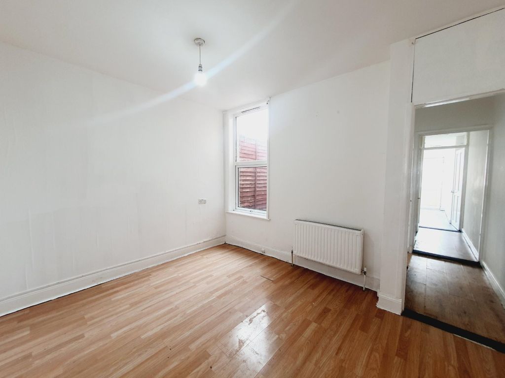 Property photo 3 of 9 Picture No. 08