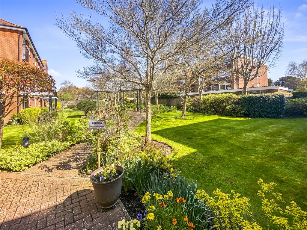 Property photo 3 of 12 60 Jubilee Court_002.Jpg