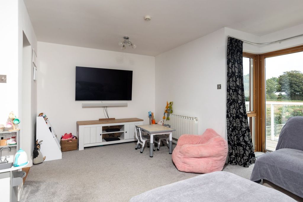 Property photo 3 of 37