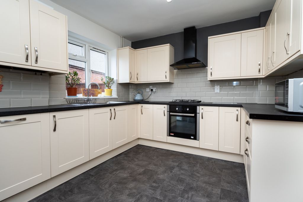 Property photo 2 of 18 B0030852