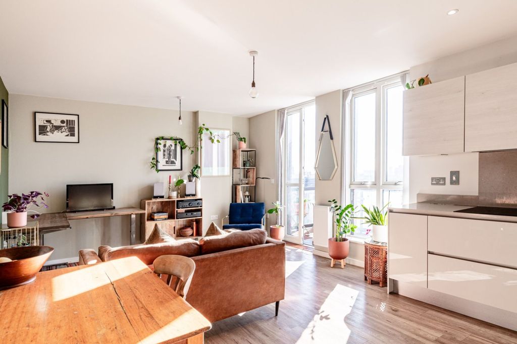 Property photo 1 of 10 Maypole Court E3