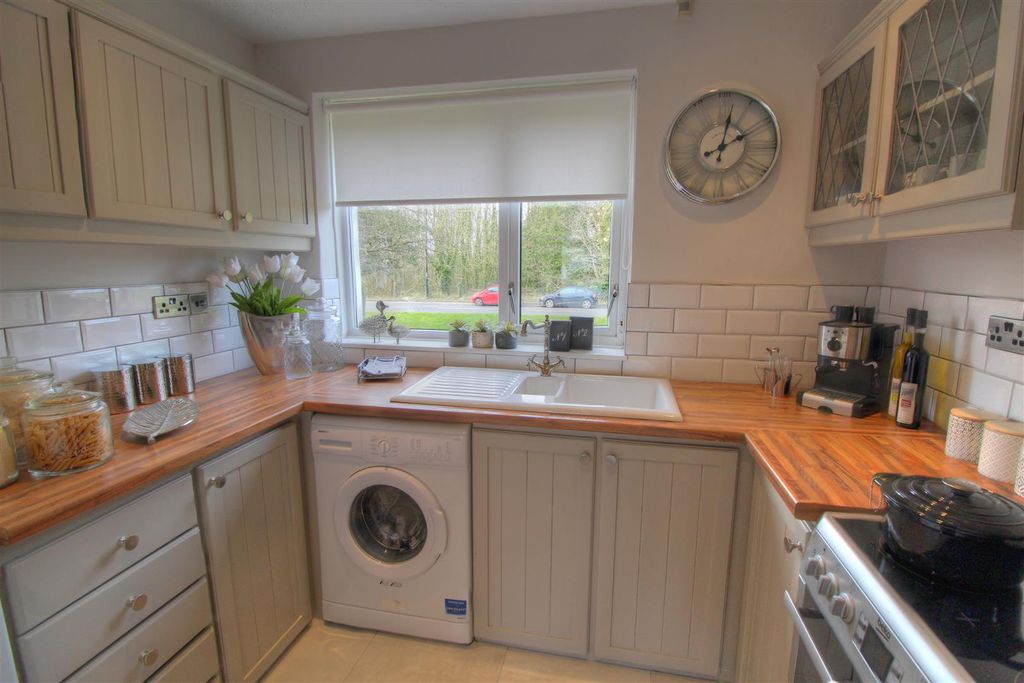 Property photo 2 of 18 Kitchen