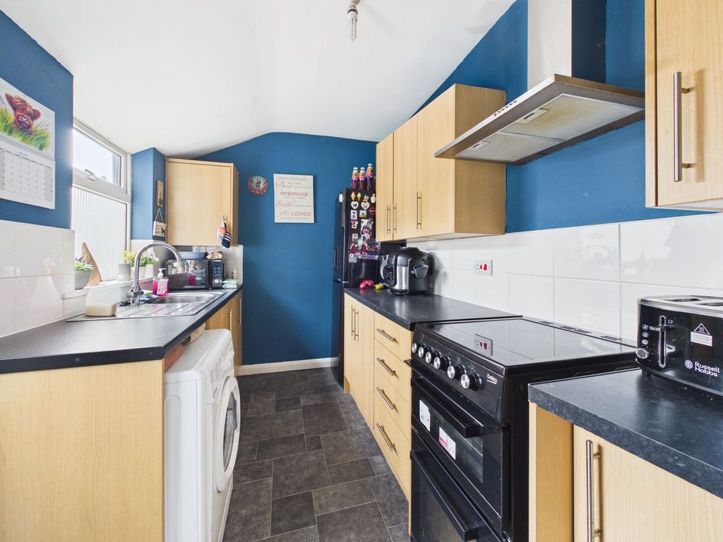 Property photo 2 of 10 Kitchen