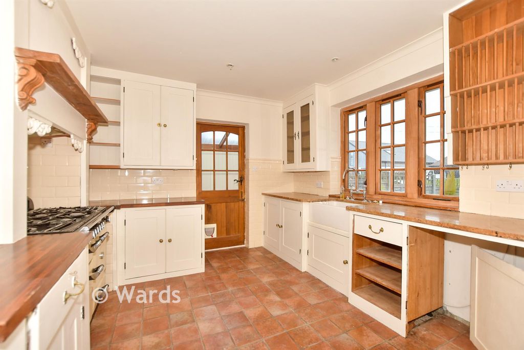 Property photo 3 of 13 Kitchen