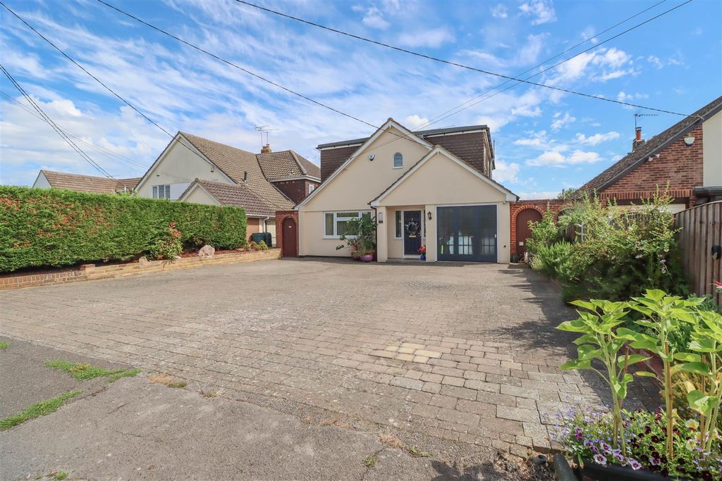 Property photo 1 of 28 35 Downham Road Outside-12.Jpg